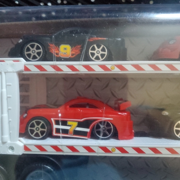 Jumbo Friction Transporter Truck - Red - Picture 5 of 9